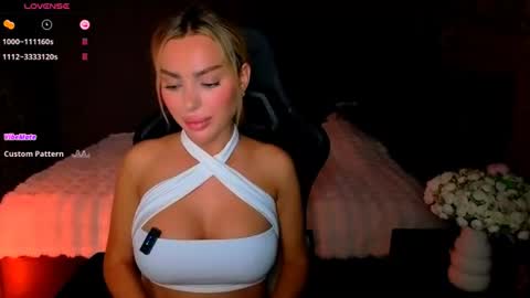 Snapshot of ayla_demir chatting on July 6, 8:11 pm Ayla Demir online show from July 6, 8:11 pm