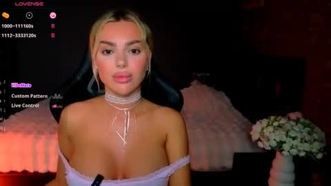 Snapshot of ayla_demir chatting on July 8, 8:24 pm Ayla Demir online show from July 8, 8:24 pm