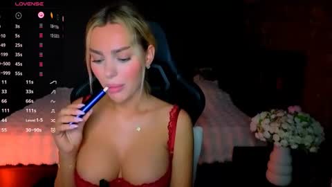 Snapshot of ayla_demir chatting on July 9, 8:13 pm Ayla Demir online show from July 9, 8:13 pm