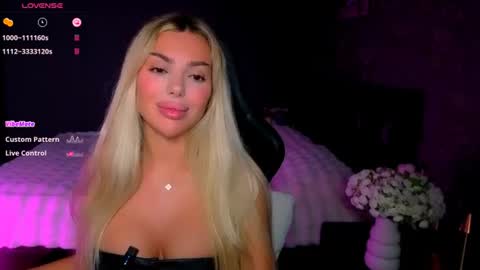 Snapshot of ayla_demir chatting on July 12, 8:00 pm Ayla Demir online show from July 12, 8:00 pm