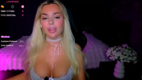 Snapshot of ayla_demir chatting on July 13, 8:00 pm Ayla Demir online show from July 13, 8:00 pm
