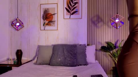 Ayleen online show from September 11, 12:05 pm