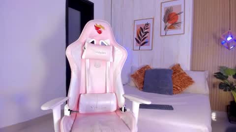 Ayleen online show from November 29, 1:25 pm