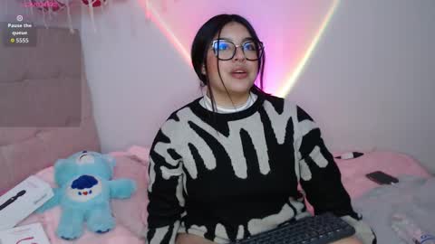 Snapshot of ayleen_honey chatting on October 25, 5:04 am Ayleen online show from October 25, 5:04 am