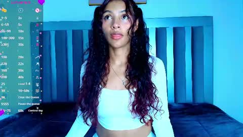 Snapshot of aylin_valerie chatting on July 25, 7:33 pm aylin_valerie online show from July 25, 7:33 pm