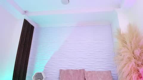 aylinlove_ online show from June 18, 11:47 am