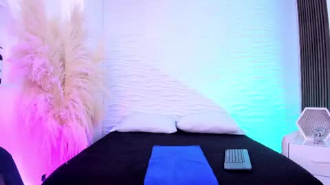 aylinlove_ online show from June 19, 11:58 am