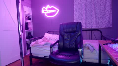 Snapshot of aynmarie chatting on January 3, 1:16 am mia rand online show from January 3, 1:16 am