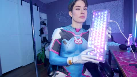 Snapshot of aynmarie chatting on January 18, 2:03 am mia rand online show from January 18, 2:03 am