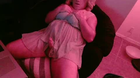 Snapshot of azbritneycd chatting on June 7, 5:33 am AZBritneyCD online show from June 7, 5:33 am