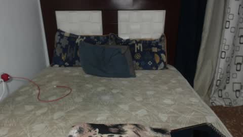 Snapshot of aziel_pantoja chatting on October 17, 11:40 pm Aziel Pantoja online show from October 17, 11:40 pm