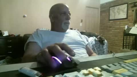 azjohnny online show from April 4, 6:49 pm