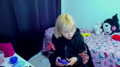 Snapshot of azu_moure chatting on March 2, 4:14 am Azu Moure online show from March 2, 4:14 am