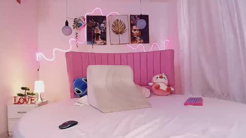 Snapshot of azul_horny chatting on November 19, 9:48 pm PRINCESS AZUL. online show from November 19, 9:48 pm