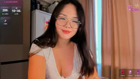 azure_moon online show from June 20, 5:10 am