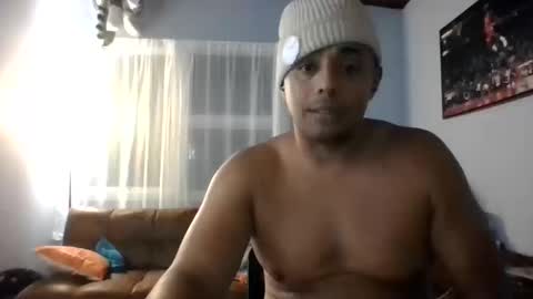 Snapshot of b0urb0n7 chatting on October 18, 12:24 am Bourbon online show from October 18, 12:24 am