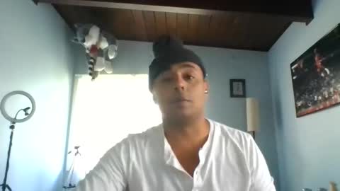 Snapshot of b0urb0n7 chatting on October 22, 5:24 pm Bourbon online show from October 22, 5:24 pm