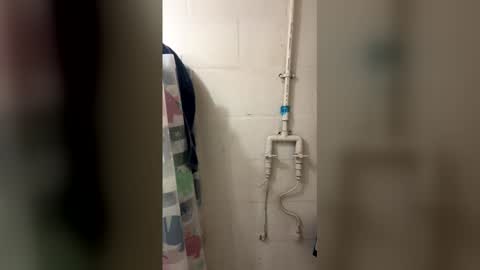 b44212157 online show from April 9, 9:58 am