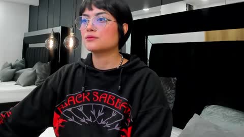 Barbara Moon online show from March 28, 1:22 pm