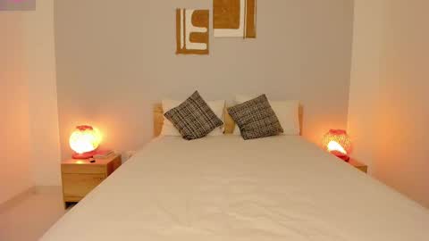 itzell  online show from February 13, 12:24 am