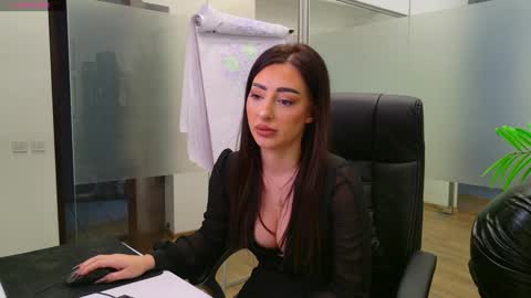 Snapshot of babesgowild chatting on January 20, 8:40 pm Olivia and Lexi online show from January 20, 8:40 pm