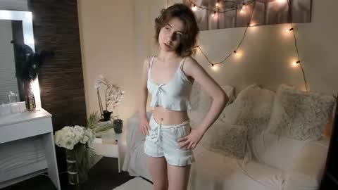 Shayna online show from November 25, 3:12 pm