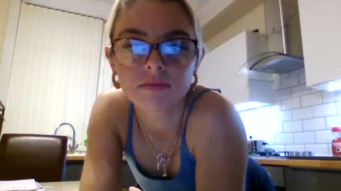 baby_girls2224 online show from February 9, 9:30 pm