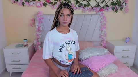 Snapshot of baby_kaliope chatting on December 28, 2:33 am Kaliope online show from December 28, 2:33 am