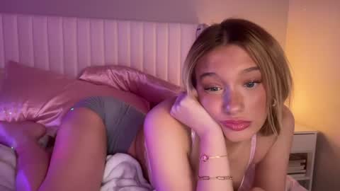 babyblueyy online show from July 30, 1:59 am