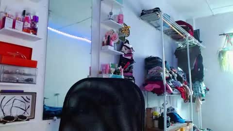 babybombom08 online show from June 18, 7:07 pm