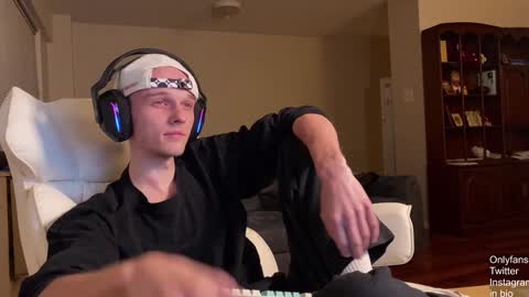 Big cock boy online show from December 19, 4:45 am