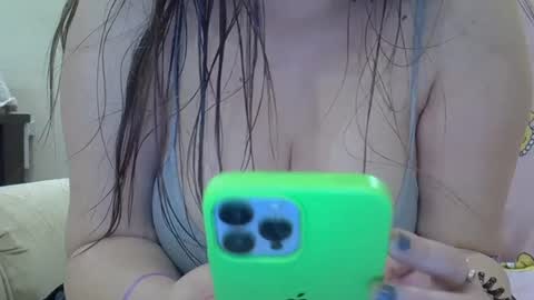 Snapshot of babymom1 chatting on February 22, 6:52 pm babymom1 online show from February 22, 6:52 pm