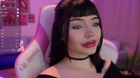 Snapshot of babyroxynill chatting on June 10, 10:30 pm Nika online show from June 10, 10:30 pm