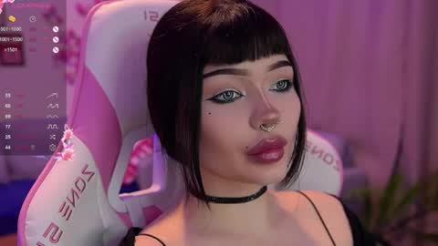 Snapshot of babyroxynill chatting on June 11, 12:32 am Nika online show from June 11, 12:32 am