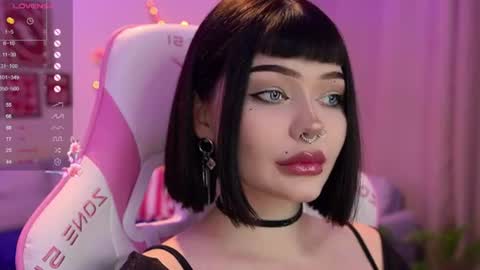 Snapshot of babyroxynill chatting on June 24, 9:58 pm Nika online show from June 24, 9:58 pm