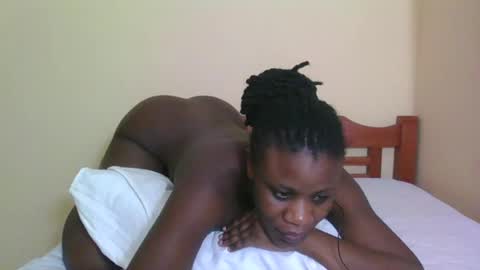 Snapshot of babyrozillah chatting on June 15, 7:27 pm PRISCILLAH online show from June 15, 7:27 pm