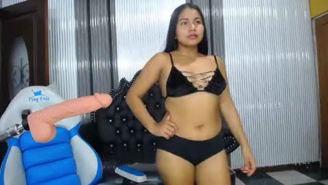 Snapshot of babyschoolgiirl chatting on February 11, 2:49 am Xime Lions online show from February 11, 2:49 am