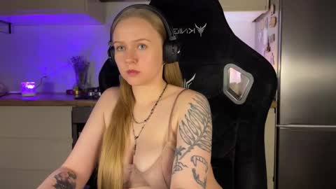 Snapshot of babyytonight chatting on October 2, 3:35 am NEXT STREAM  1AM GMT3  Alice    online show from October 2, 3:35 am