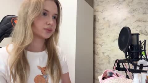 Snapshot of backstage_couple chatting on July 18, 6:28 am backstage_couple online show from July 18, 6:28 am