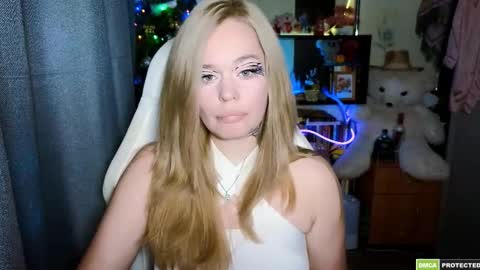 Snapshot of bad_girl009 chatting on December 13, 7:53 pm Lin online show from December 13, 7:53 pm