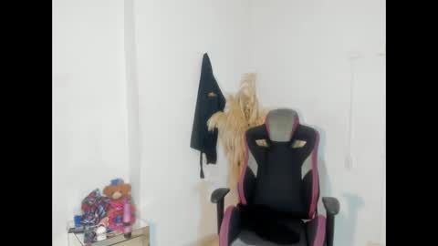 Snapshot of bad_girl_deluxe chatting on November 1, 5:04 pm bad_girl_deluxe online show from November 1, 5:04 pm