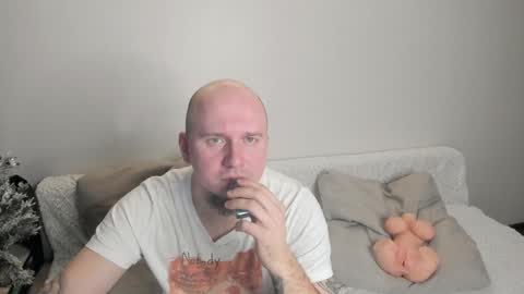 Snapshot of bad_hot_boy__209123 chatting on January 4, 11:43 am Mike online show from January 4, 11:43 am