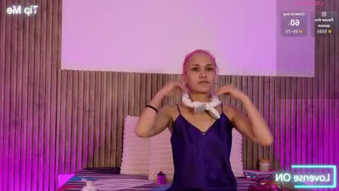 Snapshot of badangel_xxx chatting on May 27, 3:03 am badangel_xxx online show from May 27, 3:03 am