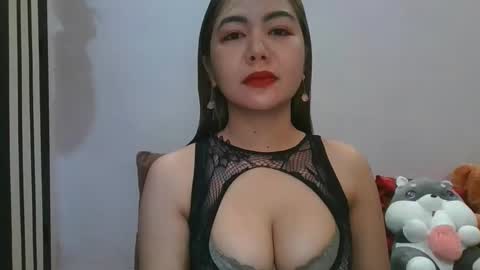 Snapshot of badaxx_tricia chatting on October 17, 10:18 am tricia online show from October 17, 10:18 am