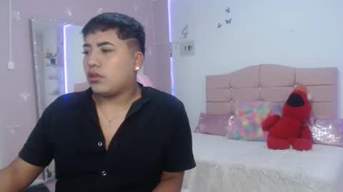 Snapshot of badboyjuan_ chatting on April 22, 12:18 pm JUAN online show from April 22, 12:18 pm