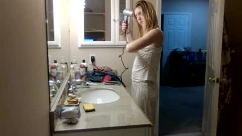 Snapshot of baddie_babe333 chatting on July 7, 2:14 am baddie_babe333 online show from July 7, 2:14 am