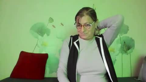 Snapshot of badgg chatting on October 4, 12:58 pm Gina online show from October 4, 12:58 pm