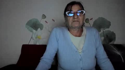 Snapshot of badgg chatting on October 8, 5:38 am Gina online show from October 8, 5:38 am