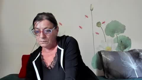 Snapshot of badgg chatting on October 9, 1:20 pm Gina online show from October 9, 1:20 pm