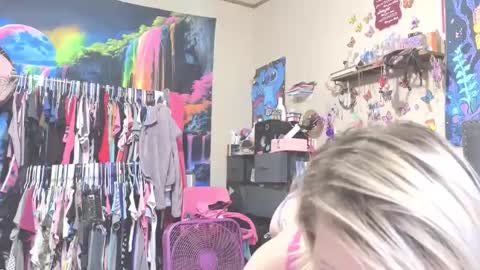 Snapshot of badgirl25alldatime chatting on March 19, 2:32 pm badgirl25alldatime online show from March 19, 2:32 pm